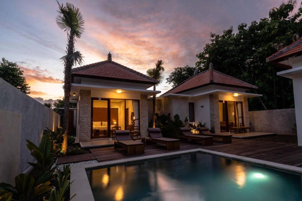 Nau Nusa Villa Batununggul Exteriör bild