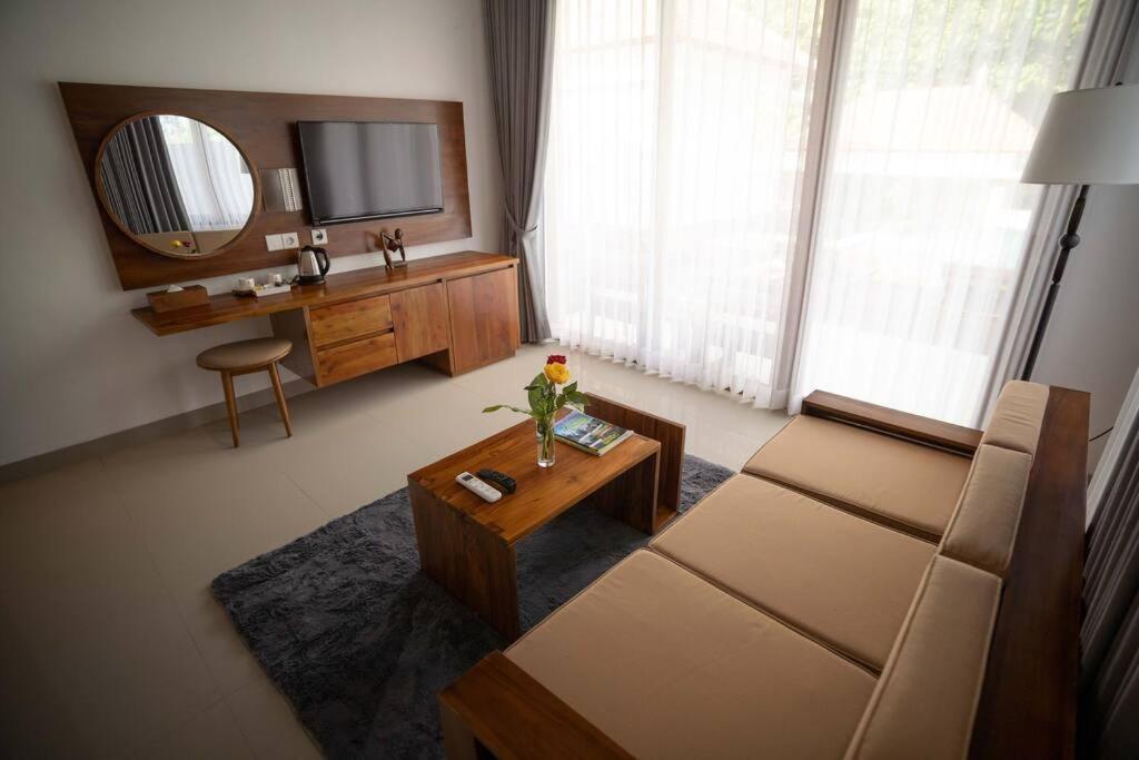 Nau Nusa Villa Batununggul Exteriör bild