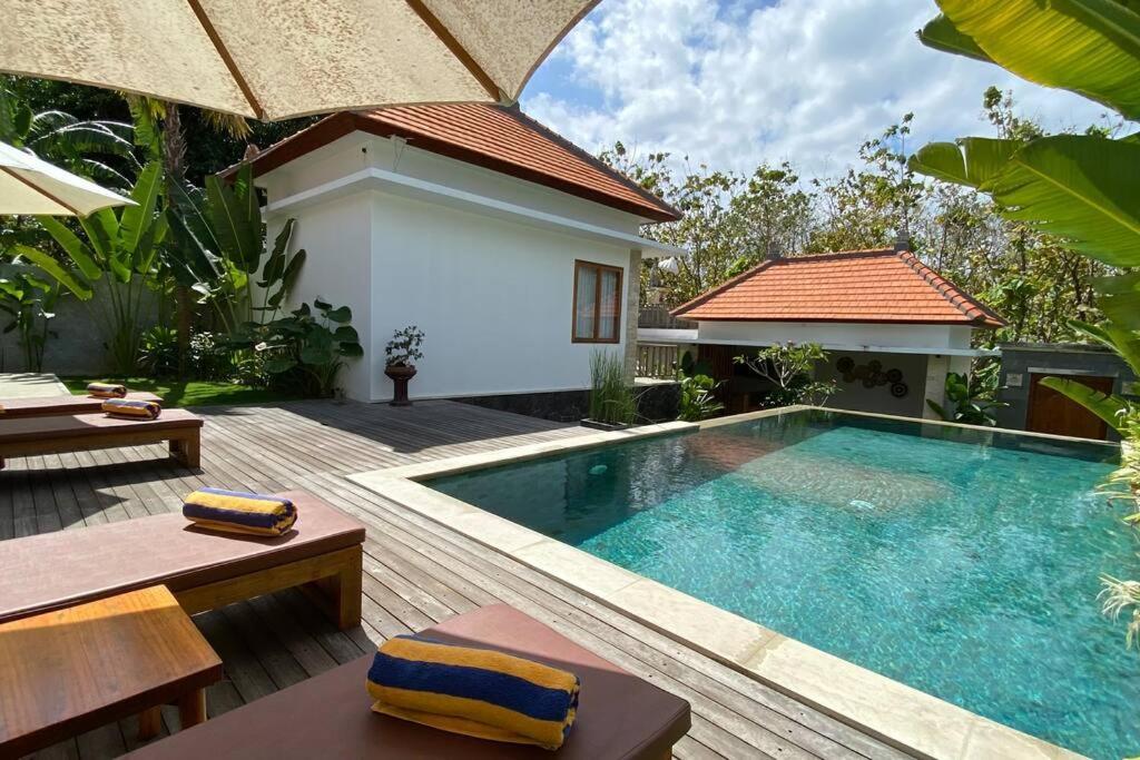 Nau Nusa Villa Batununggul Exteriör bild