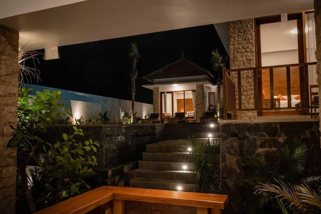 Nau Nusa Villa Batununggul Exteriör bild