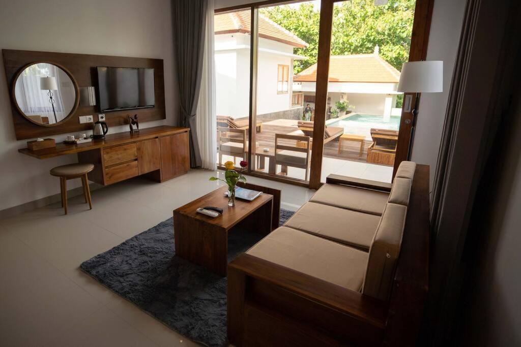 Nau Nusa Villa Batununggul Exteriör bild