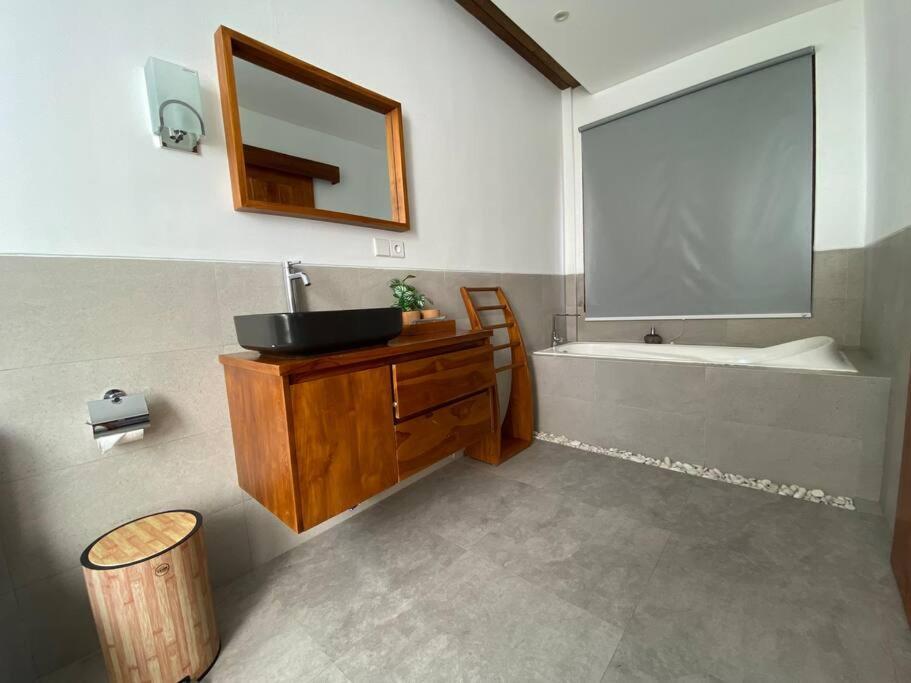 Nau Nusa Villa Batununggul Exteriör bild